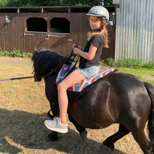 Ponnyupplevelse för barn från 4 till 9 år.